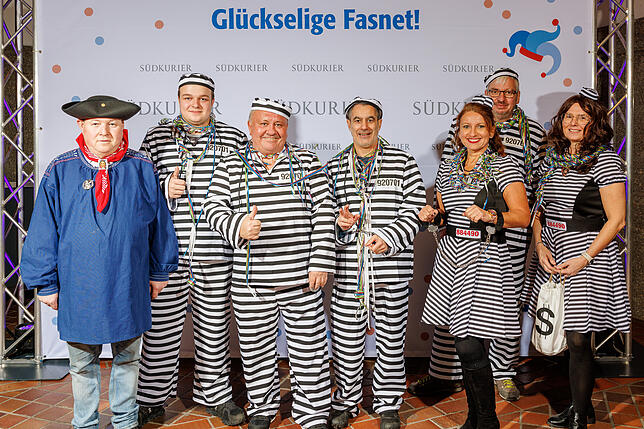Bild 31: Die Narren im Konzil an der SÜDKURIER-VIP-Wand (Teil 2)