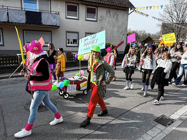 Bild 1: Die schönsten Bilder: Urnauer Fasnet mit politischer Botschaft