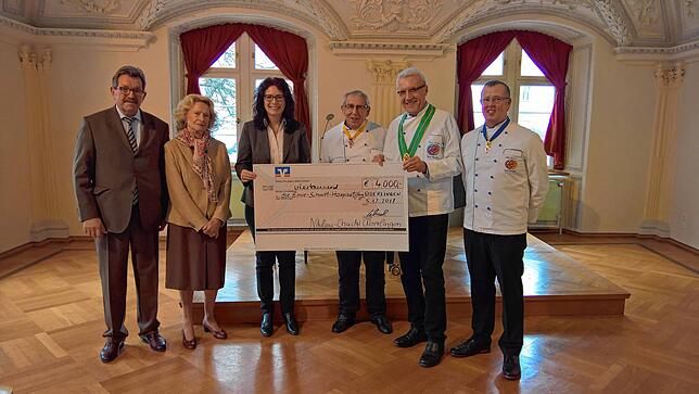 Spenden für den Stiftungszweck sammeln. Das gehört zu den Aufgaben der Ernie-Schmitt-Hospizstiftung. Hier sind die Verantwortlichen 2018 ...