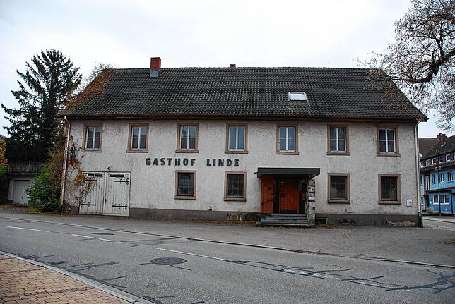 Bild 1: Vom Keller bis in den Dachboden: Im alten Gasthaus &bdquo;Linde&ldquo; werden Erinnerungen an damals wach