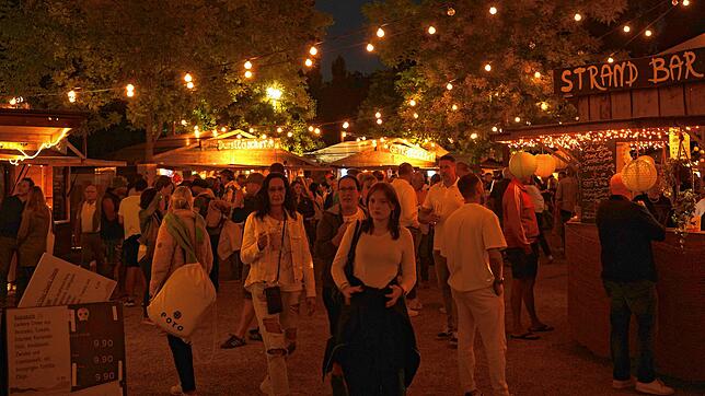 Das Stadtgartenfest ist mit einer lauen Sommernacht und vielen Besuchern am Mittwochabend, 6. August, gestartet. Eintritt müssen die ...