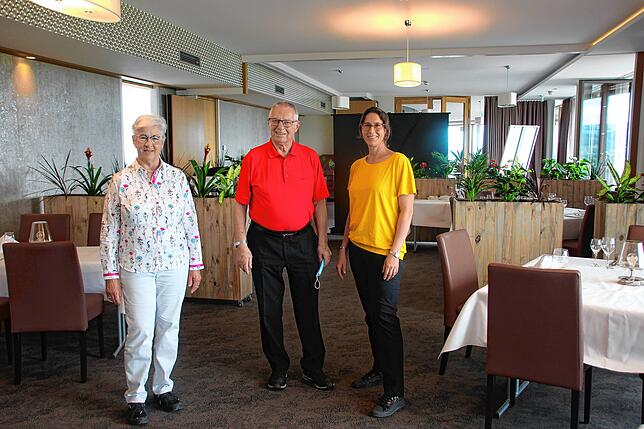 Sie freuten sich über die Eröffnung des Steakhauses des Hotels der Rastanlage Hegau West: (von links) Elisabeth und Rolf Riemensperger ...