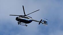 (Symbolbild von Januar 2025) Unter anderem mit einem Hubschrauber suchte die Polizei nach einem vermissten 26-Jährigen.