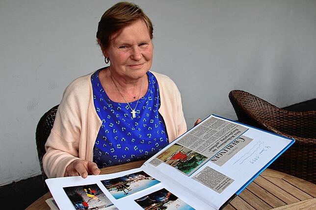 Die Überlingerin Erika Endres erinnert sich an das Pfingshochwasser 1999. Sie hat ein Album mit Bildern und Zeitungsartikeln aus dieser ...