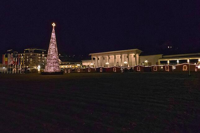 Der Weihnachtsbaum am Christkindelsmarkt von Baden-Baden.