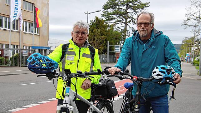 Sie kennen sich mit dem Thema Radverkehr und Sicherheit aus: Karl-Heinz Störk (links) und Bernd Samschitzki vom Radolfzeller ADFC.