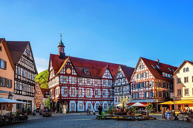 Der Marktplatz von Bad Urach (Kreis Reutlingen). Hier könnte ab 2023 ein echter Lenk stehen.