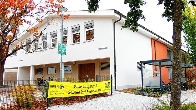 Diese Ecke der Gemeindehalle in Jestetten wird so umgebaut, dass der zweite Notausgang entsteht, um den Gymnastiksaal wieder mit ...