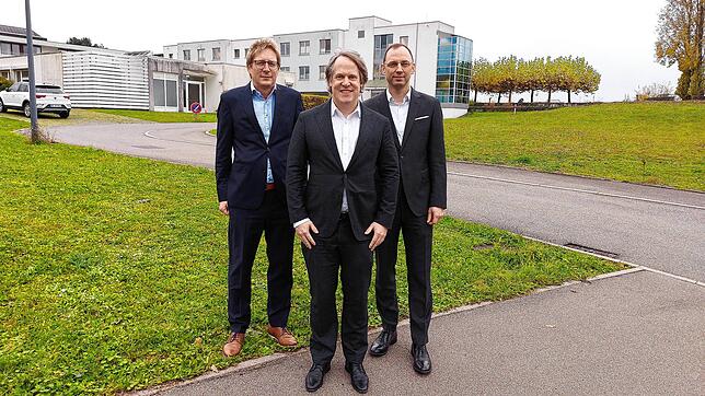 Die Geschäftsführer der Kliniken Schmieder – Jochen Brugger, Paul-Georg Friedrich und Patrick Mickler (von links) – planen in Allensbach ...