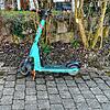 Am Rande des Gehwegs abgestellt, steht dieser Leih-Scooter niemandem im Weg: Müssen die Nutzer dies künftig mit einem Foto ...