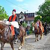 Der Georgiritt, hier ein Archivfoto mit Pfarrer Jürgen Schmidt (auf dem zweiten Pferd) mit der Monstranz, muss in diesem Jahr erneut ...