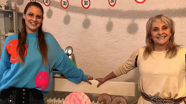 Vor dreißig Jahren hat Manuela Kalisch (rechts) das erste Nagelstudio Villingens eröffnet. Heute bildet sie ein erfolgreiches Team mit ...