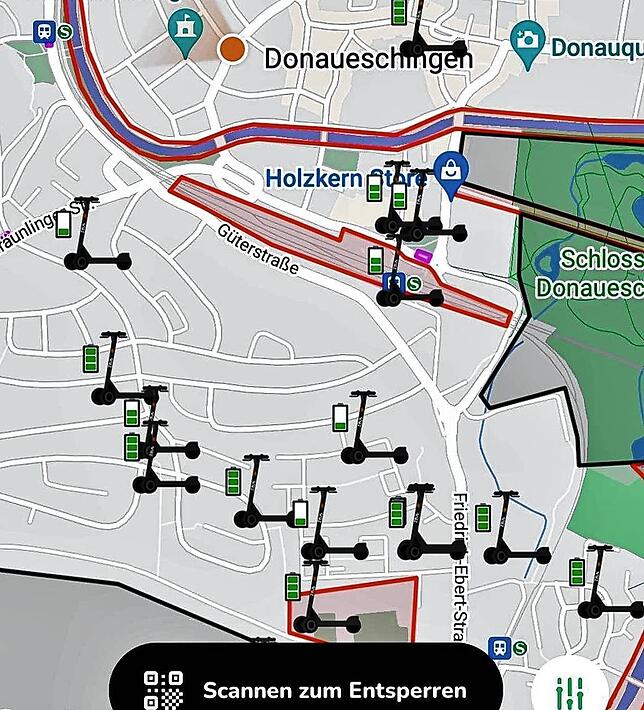Auf dem Screenshot der App ist zu erkennen, dass viele Roller sich am späten Nachmittag südlich des Bahnhofs in der Siedlung befinden. ...