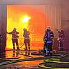 Wenn es brennt, ist es wichtig, dass die Feuerwehr schnellstmöglich ausrücken kann &ndash; wie hier beim Großbrand auf dem Wehra-Areal ...