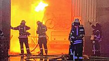 Wenn es brennt, ist es wichtig, dass die Feuerwehr schnellstmöglich ausrücken kann &ndash; wie hier beim Großbrand auf dem Wehra-Areal ...