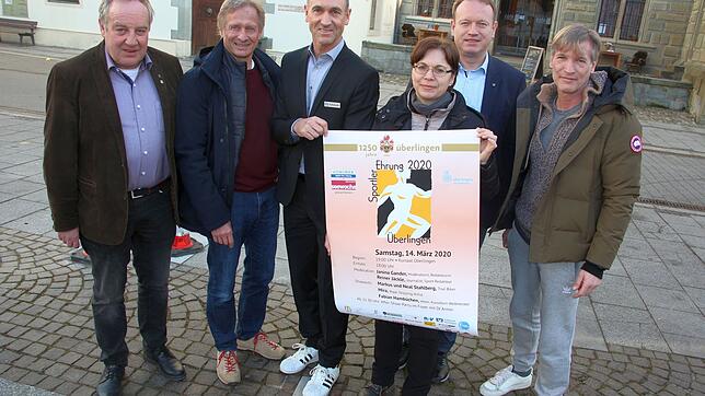 Die Jury freut sich gemeinsam mit Oberbürgermeister Jan Zeitler (Zweiter von rechts) auf die Sportlerehrungen 2020: Günter Hornstein, ...