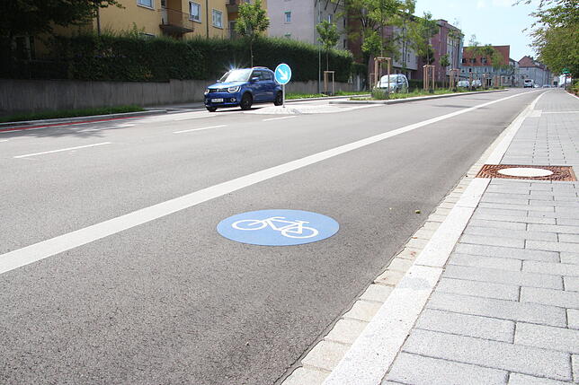 Auf der anderen Seite der Kreuzung von Kepler- und Ailinger Straße, in der Ehlersstraße, sind die Arbeiten abgeschlossen.