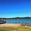 Das Strandbad Bodman. Weil der Wasserstand so niedrig ist, muss derzeit zum Baden weit in den See hinein laufen.