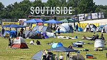 Vor dem Southside Festival.jpeg Wie kommt man am besten zum Southside 2025? Wir verraten Ihnen hier, wie sie am besten mit Auto, Bahn oder Bus zum Festival gelangen.