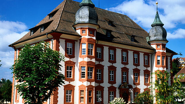 Nach zweieinhalb Jahren mündeten die Verhandlungen zwischen Land, Landkreis und Stadt in einen Vertrag, der das Mietverhältnis des ...