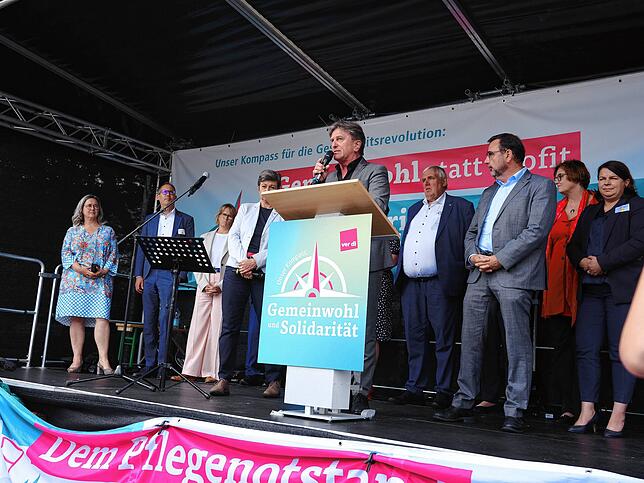 Bild 4: 600 Pflegekräfte demonstrieren vor der Gesundheitsministerkonferenz 1/2