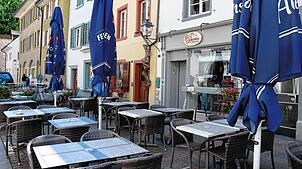 Diese Außenplätze gehören nicht zum angrenzenden Restaurant „Bohème“. Die Außenbestuhlung sorgt immer wieder für Streit, doch nun ist ...