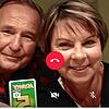 Familienzeit in der Corona-Krise: Eckart und Sigrid Obenland spielen mit ihren Kindern Activity via Skype.