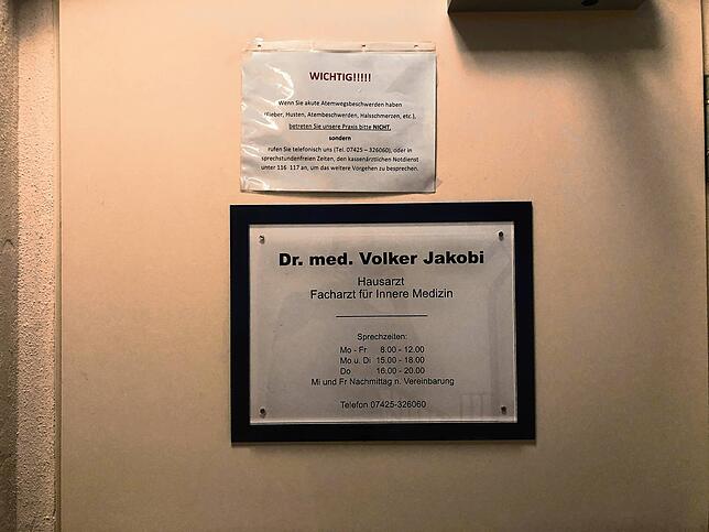 Volker Jakobi hat seine Praxis in der Dr. Karl-Hohner-Straße in Trossingen.