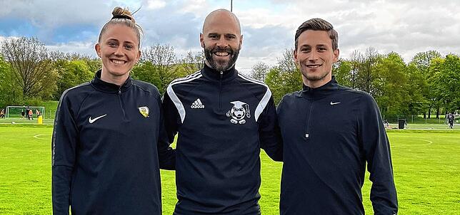 Gründungsteam: Julia Glaser, Jan Hebding und Patrice Glaser (rechts) haben die gemeinnützige Organisation „streetkickers39“ ...