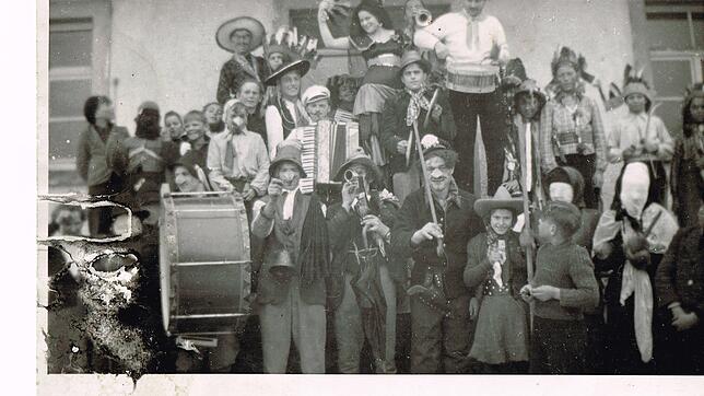 Zur Zeit der Gründung des Männergesangvereins Hausen vor Wald im Jahr 1952 wurde nicht viel fotografiert. Doch an der Fasnet wirkte der ...