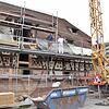 Die Sanierung der historischen Schlosstorkel in Bodman läuft auf Hochtouren. Marode Holzteile sind in entsprechender Technik ...