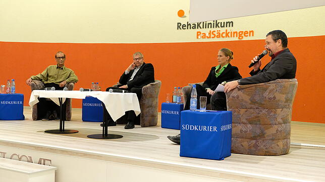 Die Bewerber Angelo De Rosa, Alexander Guhl und Gesche Roestel stellten sich bei der SÜDKURIER-Podiumsdiskussion im Pavillon des ...