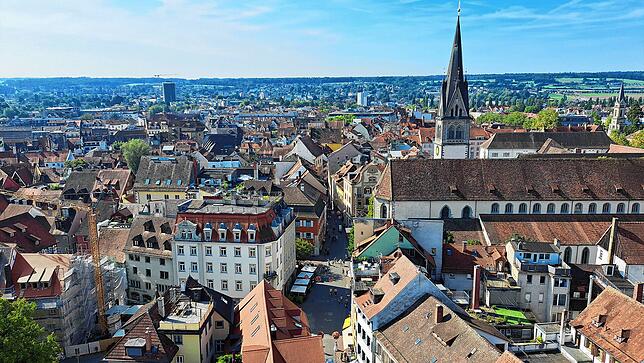 Die Konstanzer Altstadt mit der Kirche St. Stephan.