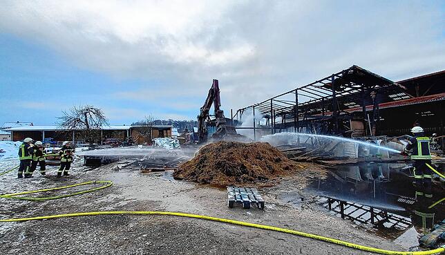 Bild 14: Bilder vom Großbrand eines Ökonomiegebäudes in Orsingen