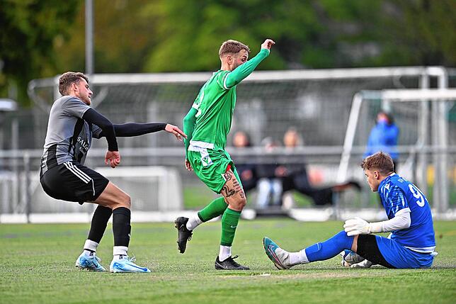 Bild 4: SV Herten setzt sich mit 4:1 gegen FC Hochrhein durch – und wir haben Bilder!