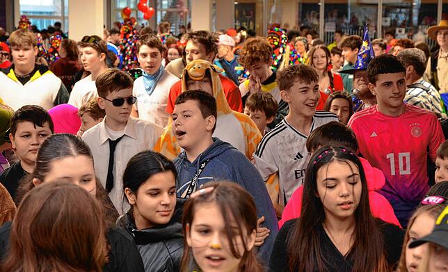 Bild 8: Markdorf feiert Fasnet: Die beeindruckendsten Bilder der Schüler- und Kindergartenbefreiung