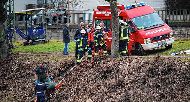 Polizei und Feuerwehr im Einsatz an der Brigach