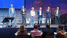 Die Köpfe hinter der großen Volksbank-Fusion: Tim Schwarzburg (Kunz Rechtsanwälte), sowie die Vorstände von beiden Seiten des Bodensees, ...