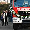 Segen für die Arbeit der Feuerwehr: Pfarrer Hartwig-Michael Benz weiht im Jahr 2011 ein neues Mühlinger Feuerwehrfahrzeug.