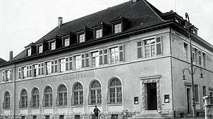 In der heutigen Deutschen Bank richtete sich 1945 die französische Kommandantur ein.