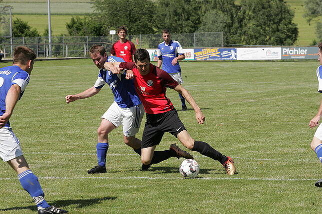 Bild 25: Dramatisches 2:1 gegen SV Berau: FC Hochrhein ist Meister &ndash; wir haben die Bilder!