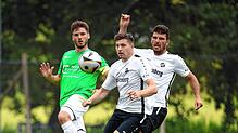 Sebastian Sauter (links) und die DJK Donaueschingen hatten gegen den Jeremias Fischerkeller (Mitte), Frederik Edbauer und den SV Aasen ...