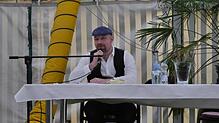 Harald J. Marburger liest im Strandbad aus seinem Krimi "Totengräberspätzle", dessen Schauplätze stark an Pfullendorf denken lassen. ...