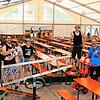 Die vielen Helfer haben bei 40 Grad im Festzelt noch einiges an Vorbereitung zu schaffen, bis am Abend des Freitag, 25. August, die ...