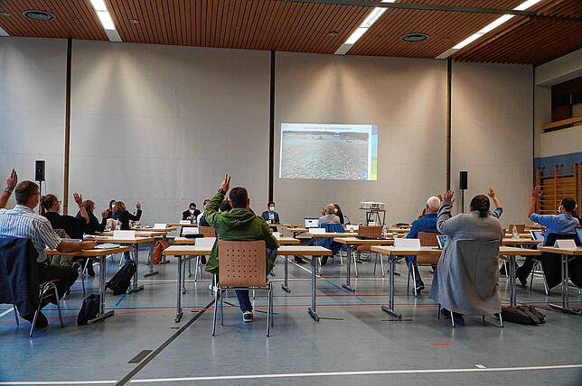 Im Tengener Gemeinderat stellte Karina Christen von der Firma Solarcomplex den Umweltbericht vor. Auch Wünsche zur Heckenbepflanzung als ...