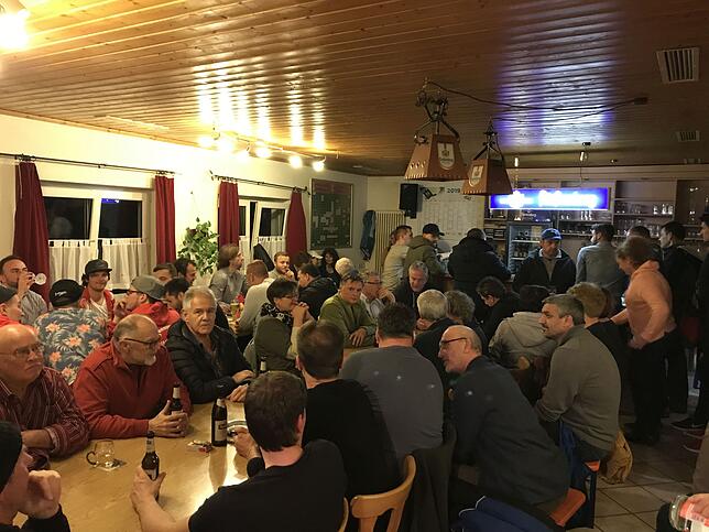 So viele Mitglieder hat das SSC-Clubhaus noch nie erlebt: 90 Mitglieder füllten den Raum, als Vorsitzender Kai Sauser den Sachstand zum ...