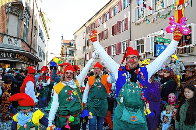 Bild 29: Konstanzer Fasnachtsumzug 2025: Altstadt ist in Narrenhand
