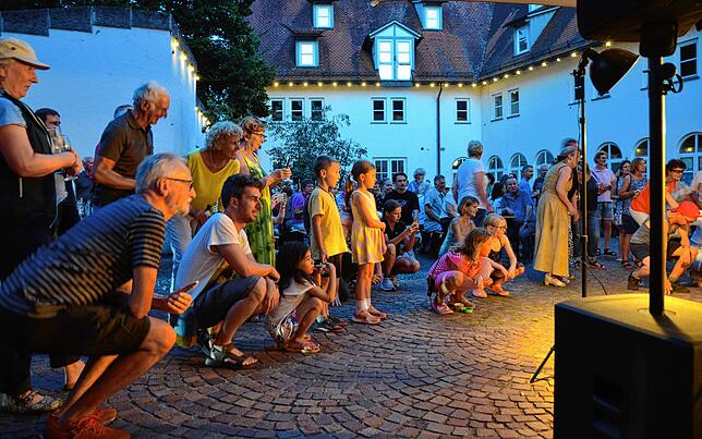 Bild 2: Five Senses sorgen für Unterhaltung auf dem Markdorfer Schlossplatz – hier gibt's die Bilder!