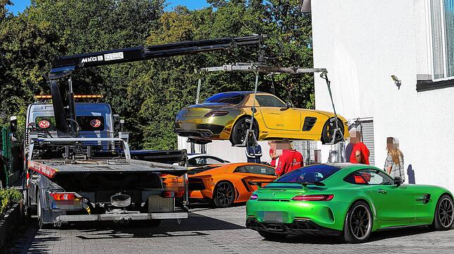Am Haken: Teure Sportwagen der Clan-Mitglieder werden beschlagnahmt.