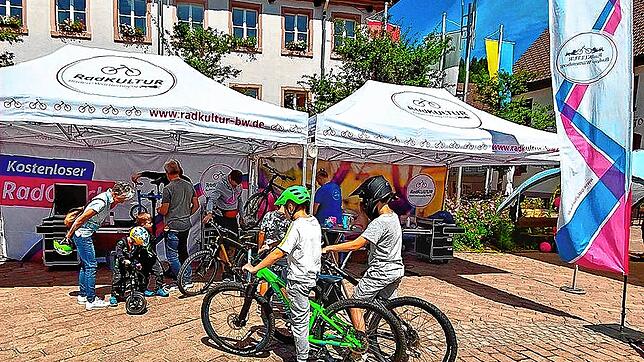 Im Rahmen des Stadtradelns haben die Gemeinden Vöhrenbach und Furtwangen erneut die Rad-Checker eingeladen. Das kommt an.  Bild: Stadt